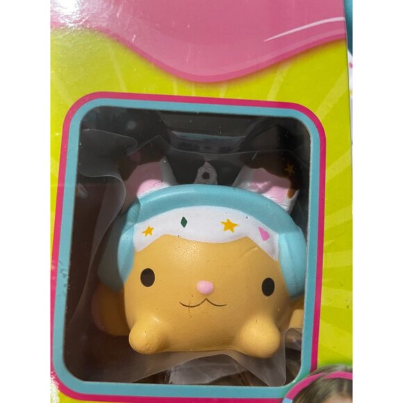 Smooshy Mushy Fashion Headphones With Bitsy Bunny Clip-On Accessory - Picture 4 of 5